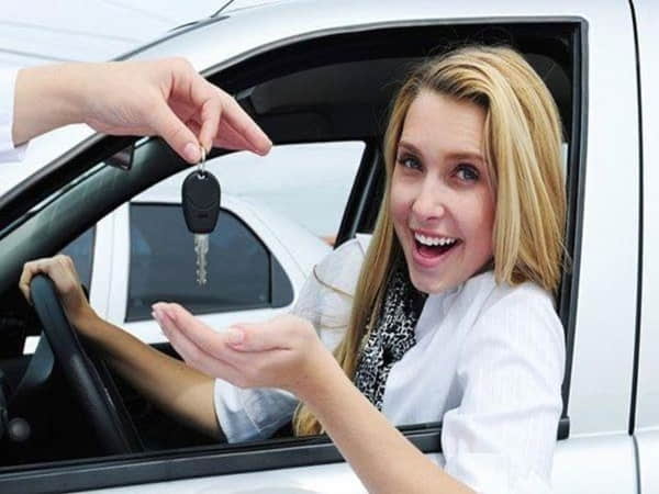 Chiêm bao thấy ngồi trên xe ô tô không nổ máy 