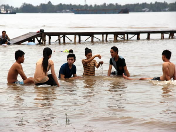 Chiêm bao thấy mình tắm sông