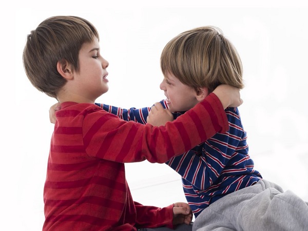 Giải mã giấc mơ thấy mình đánh người khác dự báo điềm báo tốt hay xấu sắp đến?