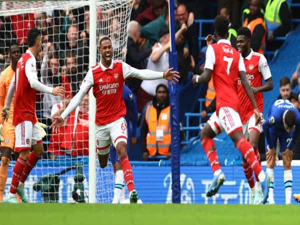 Arsenal chiếm ưu thế và giành chiến thắng trước Chelsea