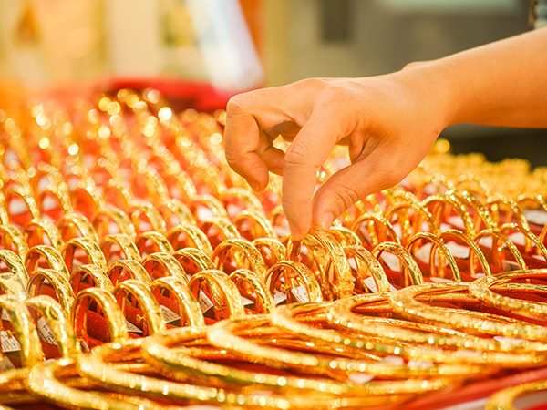 Nằm mơ thấy mua vàng đánh con gì lấy hên, là điềm gì?