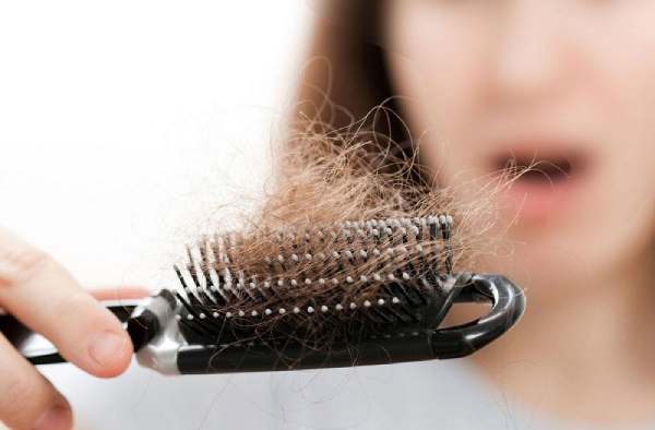 Giải mã ý nghĩa giấc mơ thấy rụng tóc