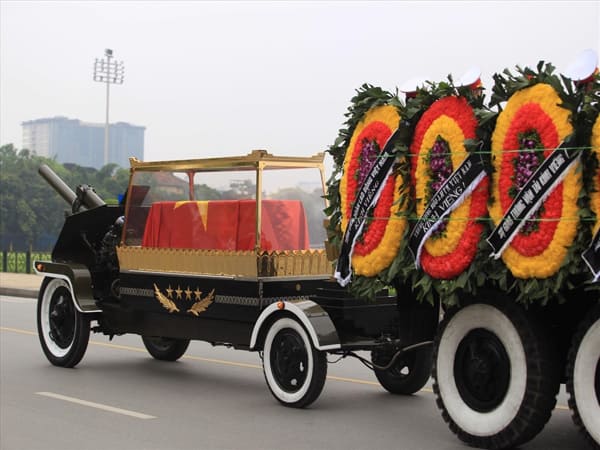 Nhìn thấy xe tang con số tài lộc nào