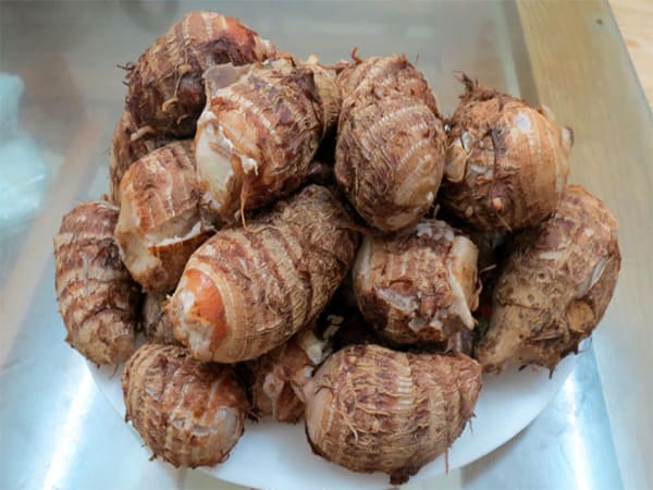 Thấy củ khoai sọ luộc
