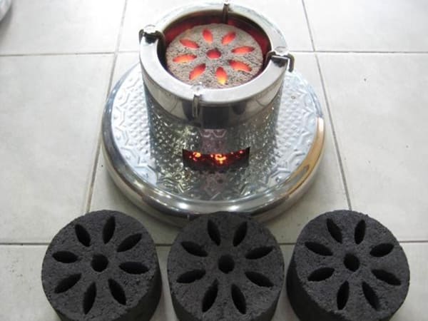 Trường hợp thấy mình nhóm bếp than tổ ong