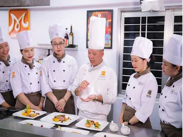 Nếu nhìn thấy đầu bếp đang nấu ăn