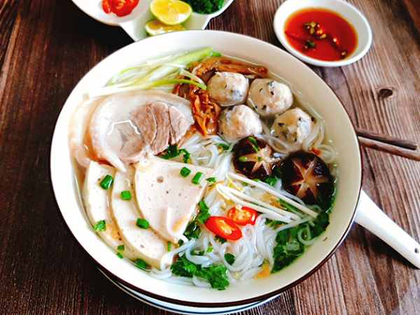 Khám phá điềm lành dữ khi nằm mơ thấy ăn bún chi tiết