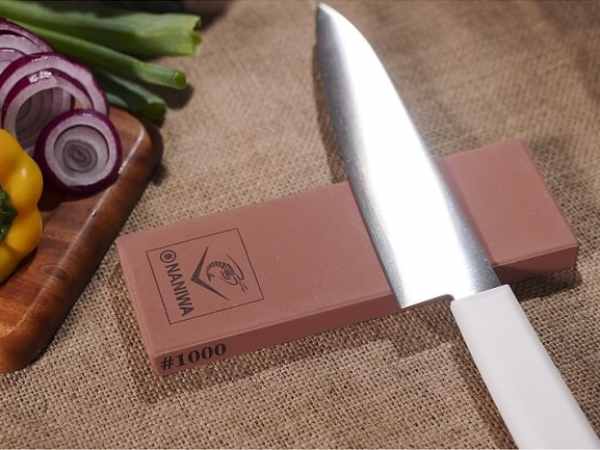 Mơ thấy dao dính máu