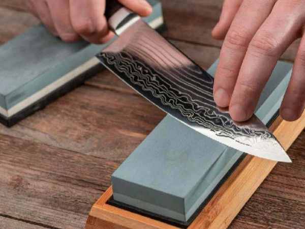 Nằm ngủ mơ thấy dao là điềm báo đại cát hay đen đủi?