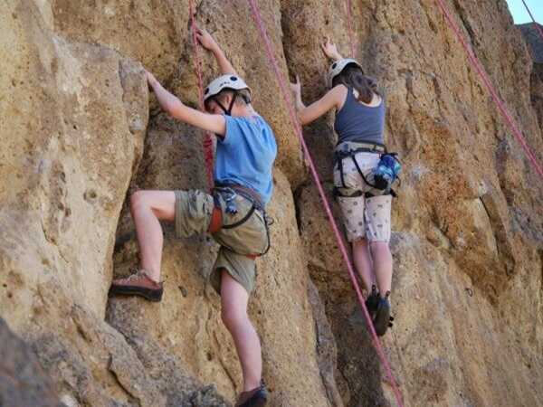 Nằm mơ thấy leo núi là hung hay cát, có số mấy trúng thưởng?