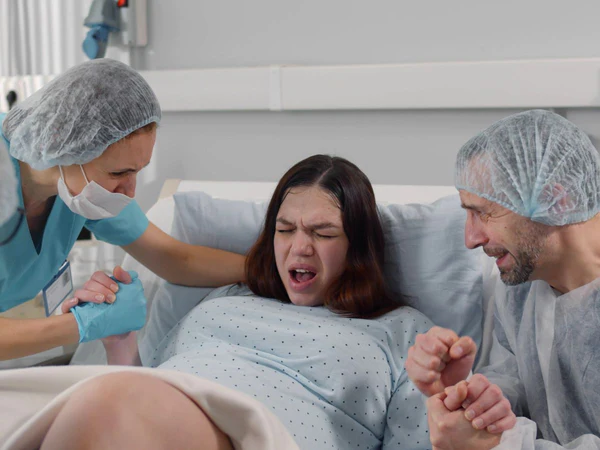 Nằm mơ thấy mình sinh con là điềm gì, số gì vượng phát?