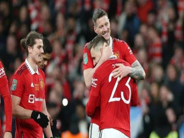 Di sản nặng nề của những bản hợp đồng “hoảng loạn” tại Old Trafford